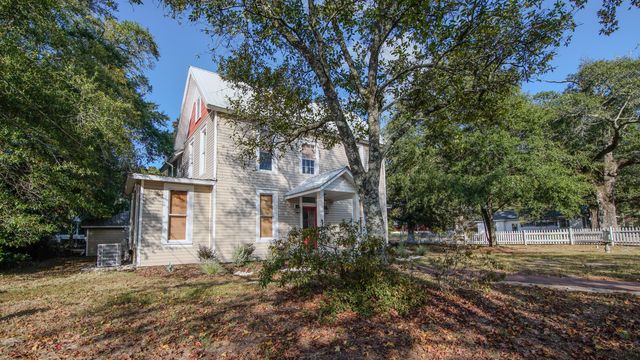 87 Bay Avenue, Defuniak Springs, FL 32435