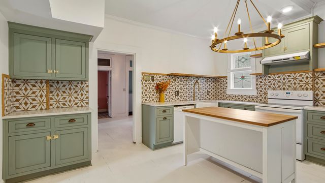 87 Bay Avenue, Defuniak Springs, FL 32435