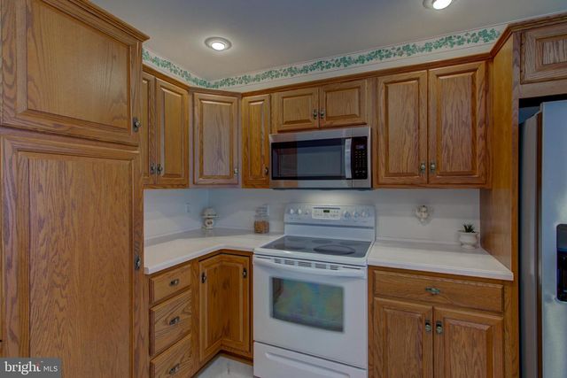 2041 HARROGATE RD, Lancaster, PA 17601