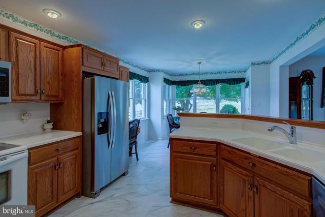 2041 HARROGATE RD, Lancaster, PA 17601