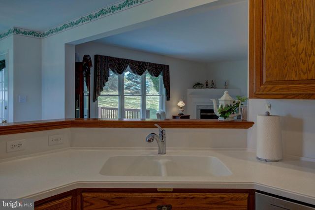 2041 HARROGATE RD, Lancaster, PA 17601