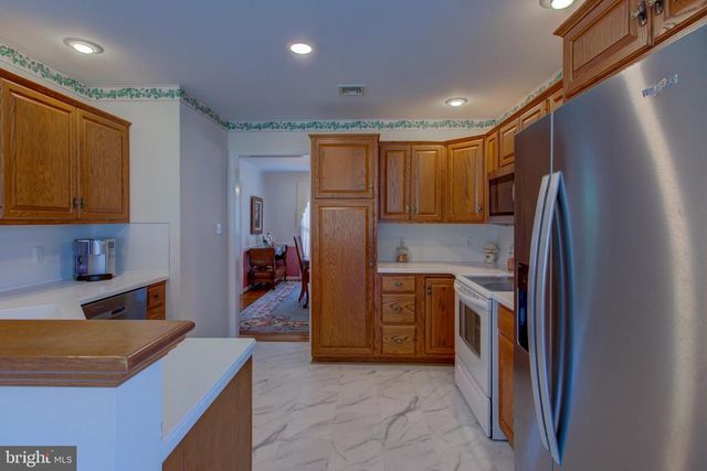 2041 HARROGATE RD, Lancaster, PA 17601