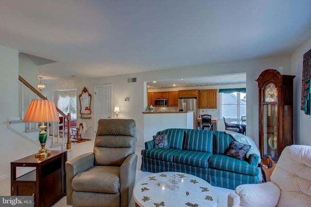 2041 HARROGATE RD, Lancaster, PA 17601