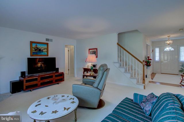 2041 HARROGATE RD, Lancaster, PA 17601