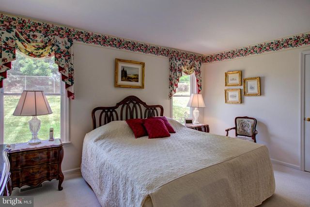 2041 HARROGATE RD, Lancaster, PA 17601