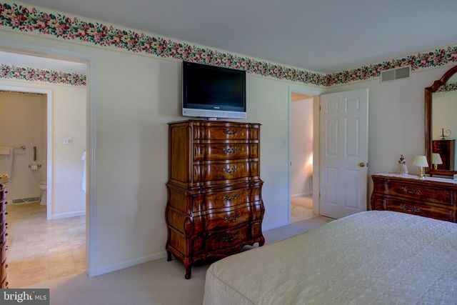 2041 HARROGATE RD, Lancaster, PA 17601