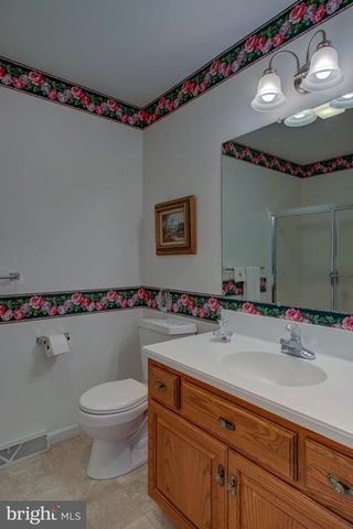 2041 HARROGATE RD, Lancaster, PA 17601
