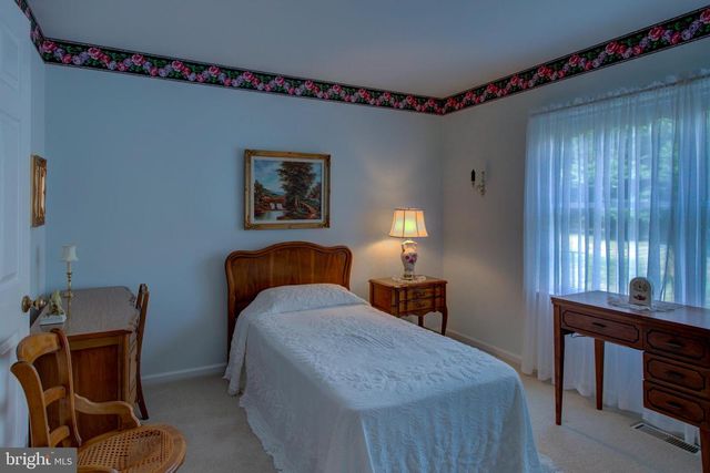 2041 HARROGATE RD, Lancaster, PA 17601