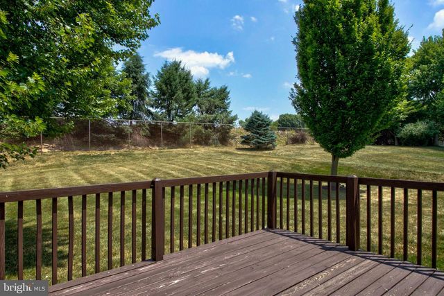 2041 HARROGATE RD, Lancaster, PA 17601