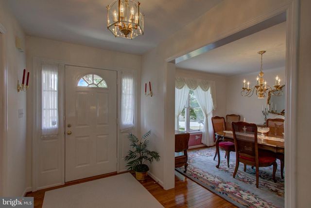 2041 HARROGATE RD, Lancaster, PA 17601