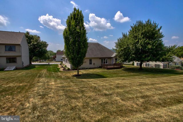 2041 HARROGATE RD, Lancaster, PA 17601