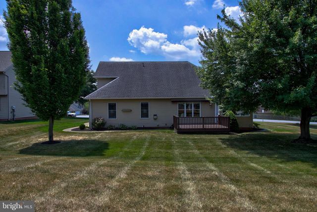2041 HARROGATE RD, Lancaster, PA 17601