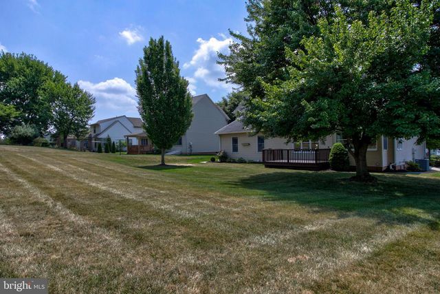 2041 HARROGATE RD, Lancaster, PA 17601