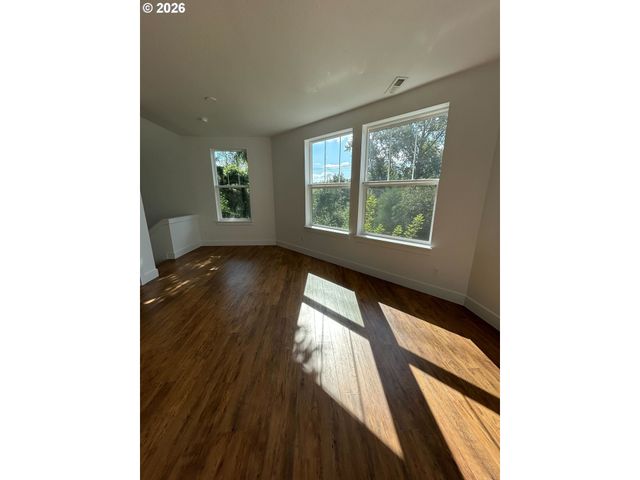 8780 Se FLAVEL St, Portland, OR 97266