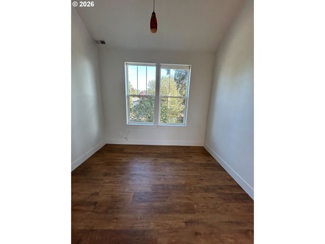 8780 Se FLAVEL St, Portland, OR 97266