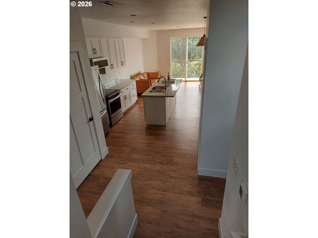 8780 Se FLAVEL St, Portland, OR 97266