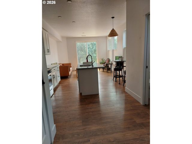 8780 Se FLAVEL St, Portland, OR 97266