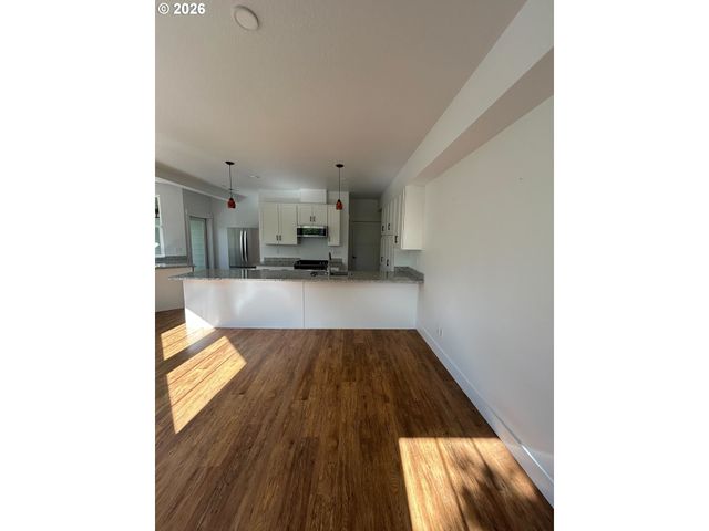 8780 Se FLAVEL St, Portland, OR 97266