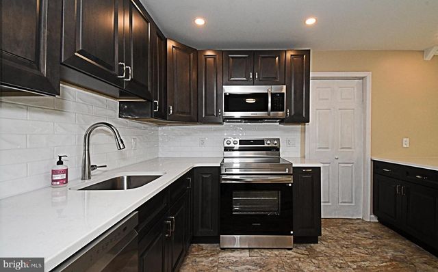 59 THALIABUSH LN, Levittown, PA 19054