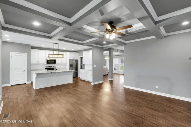 4203 Smarty Jones Dr, Louisville, KY 40214