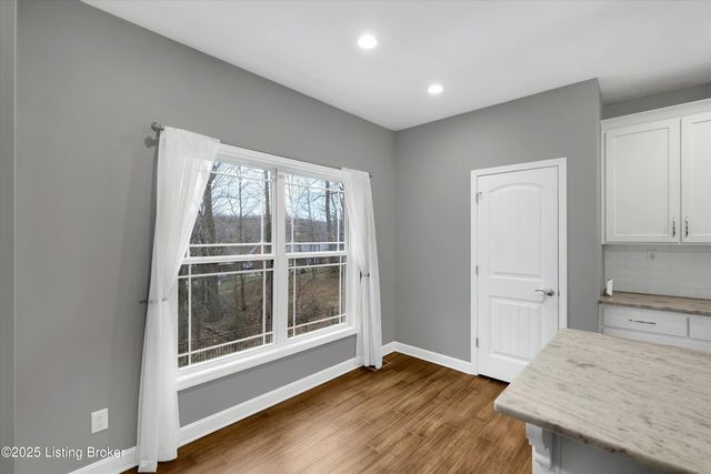 4203 Smarty Jones Dr, Louisville, KY 40214