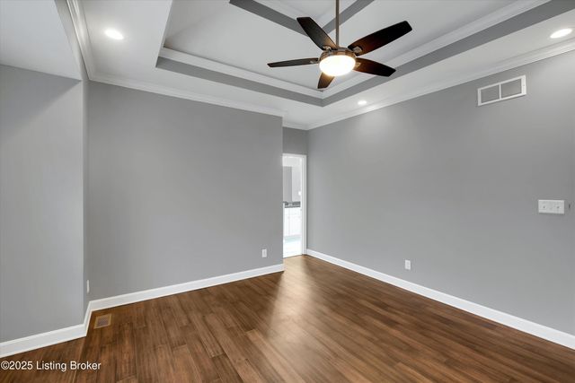 4203 Smarty Jones Dr, Louisville, KY 40214