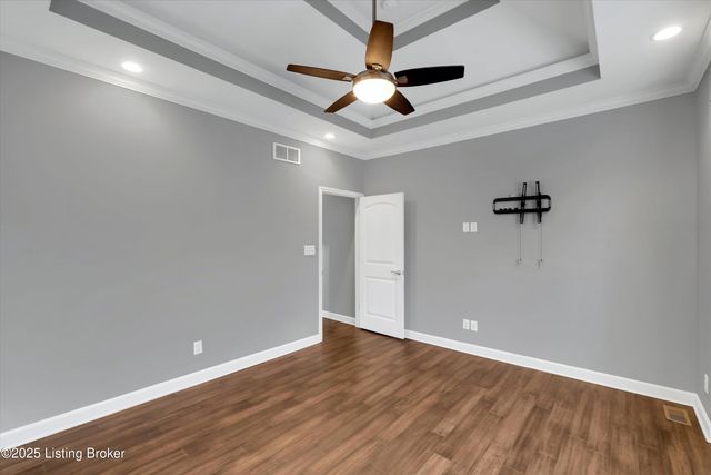 4203 Smarty Jones Dr, Louisville, KY 40214