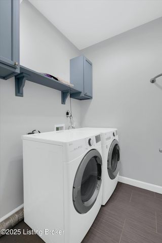 4203 Smarty Jones Dr, Louisville, KY 40214