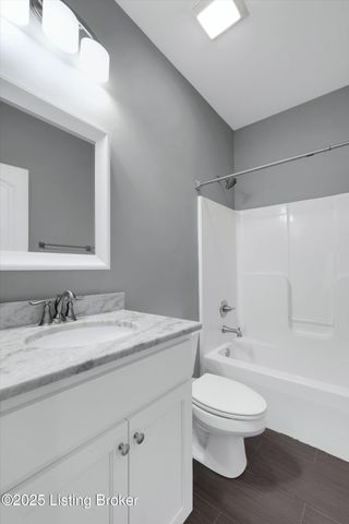 4203 Smarty Jones Dr, Louisville, KY 40214