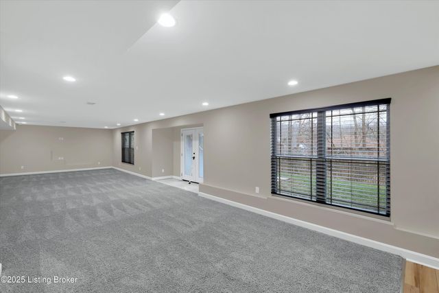 4203 Smarty Jones Dr, Louisville, KY 40214