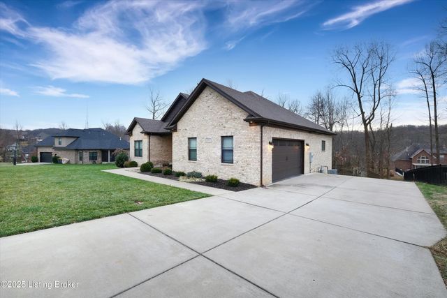 4203 Smarty Jones Dr, Louisville, KY 40214