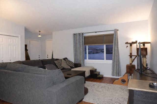 915 25TH AVE NW, Minot, ND 58703