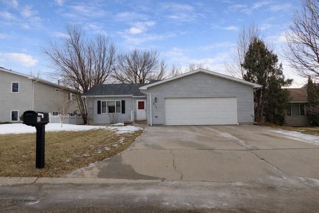 915 25TH AVE NW, Minot, ND 58703