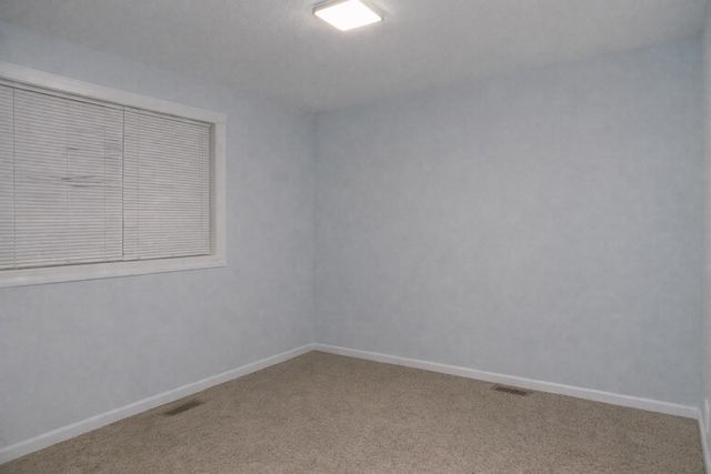 915 25TH AVE NW, Minot, ND 58703