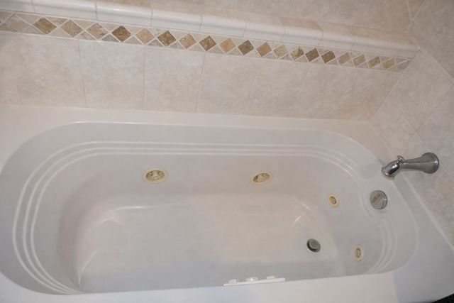 915 25TH AVE NW, Minot, ND 58703