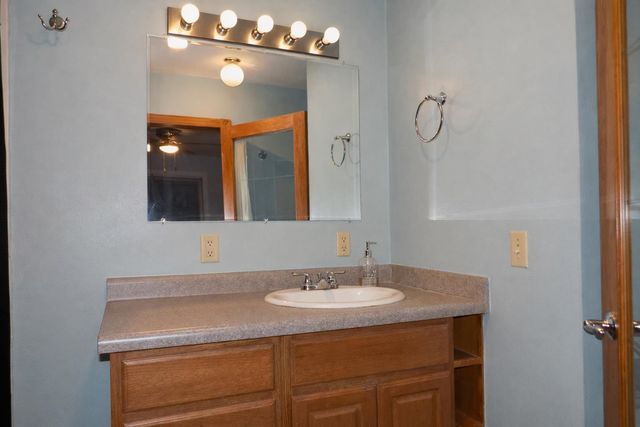 915 25TH AVE NW, Minot, ND 58703