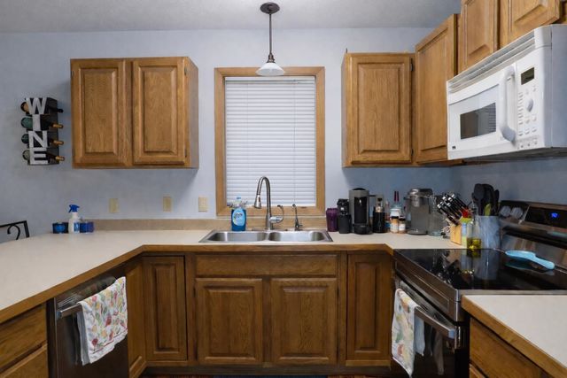 915 25TH AVE NW, Minot, ND 58703