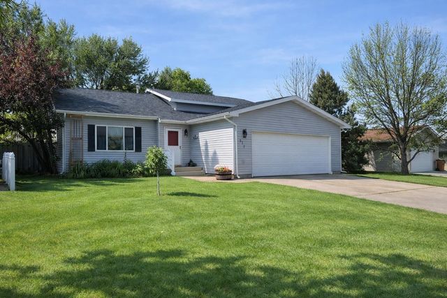 915 25TH AVE NW, Minot, ND 58703