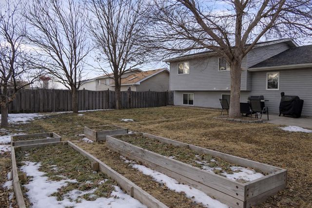 915 25TH AVE NW, Minot, ND 58703