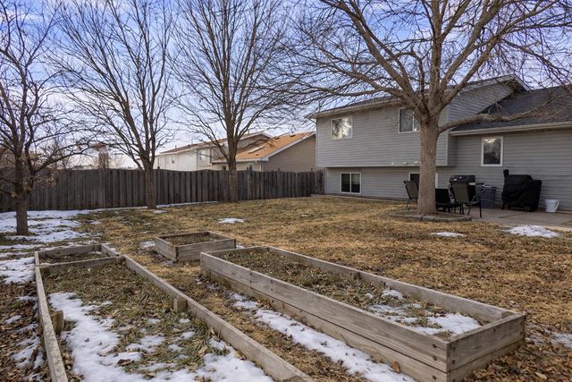 915 25TH AVE NW, Minot, ND 58703