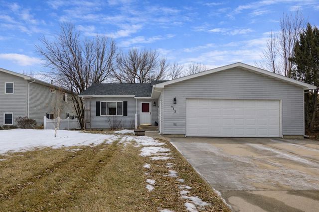 915 25TH AVE NW, Minot, ND 58703