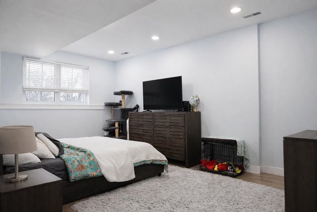 915 25TH AVE NW, Minot, ND 58703