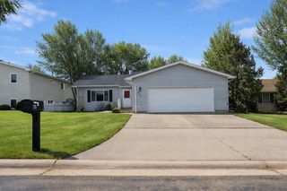 915 25TH AVE NW, Minot, ND 58703