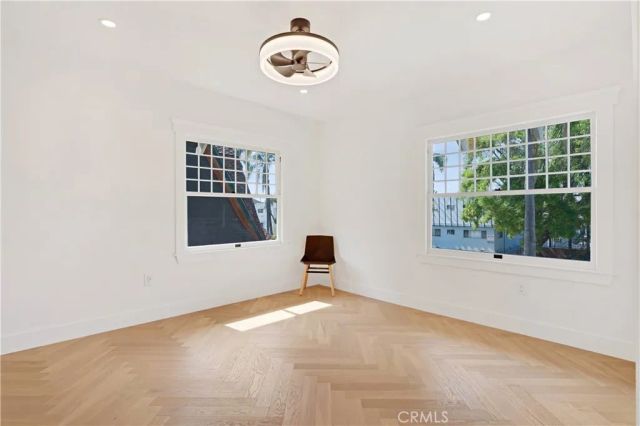 1800 S Oxford. Avenue, Los Angeles, CA 90006