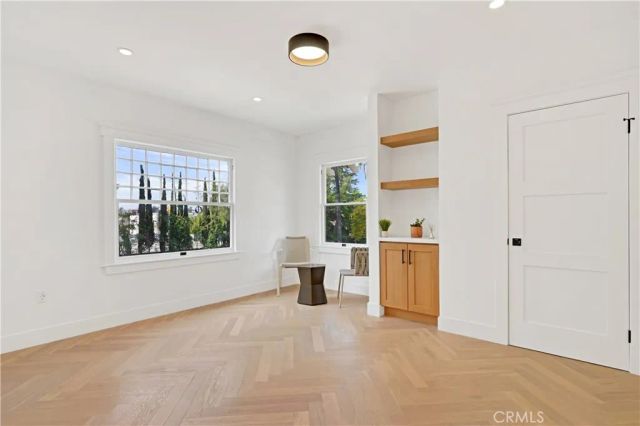 1800 S Oxford. Avenue, Los Angeles, CA 90006