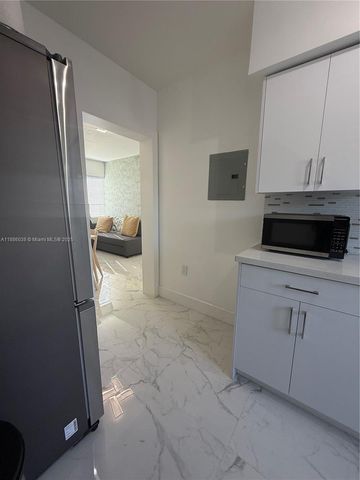 8340 Crespi Blvd 18, Miami Beach, FL 33141