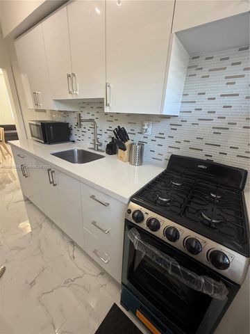 8340 Crespi Blvd 18, Miami Beach, FL 33141