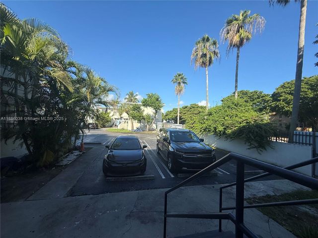 8340 Crespi Blvd 18, Miami Beach, FL 33141