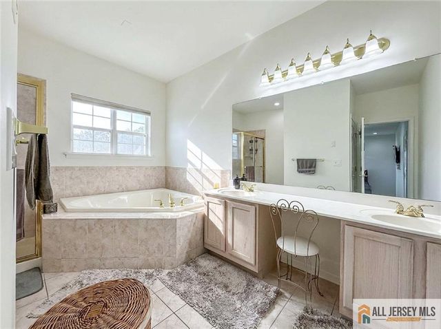 16 Tryall Boulevard, Monroe, NJ 08831