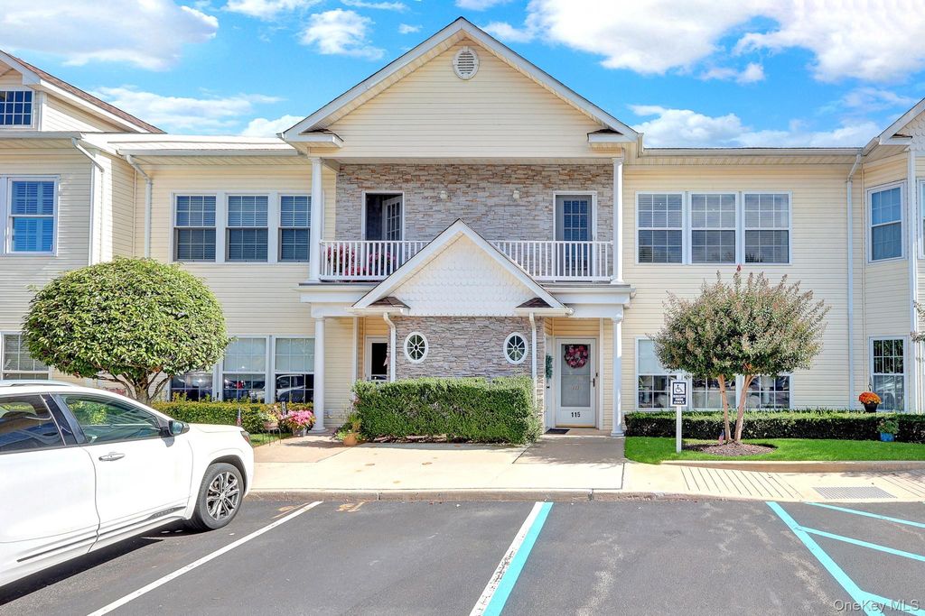 115 Narragansett Villas Drive, Lindenhurst, NY 11757 — photo 2